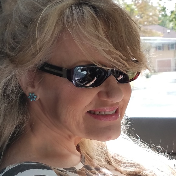 Meet your Posher, Denyce - Picture 3 of 5